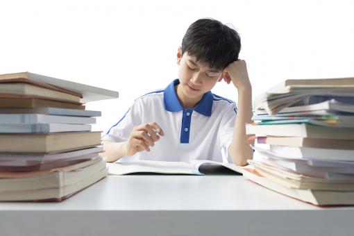 姓谢五行带金水男孩名字大全 姓谢五行带金水男孩名字大全